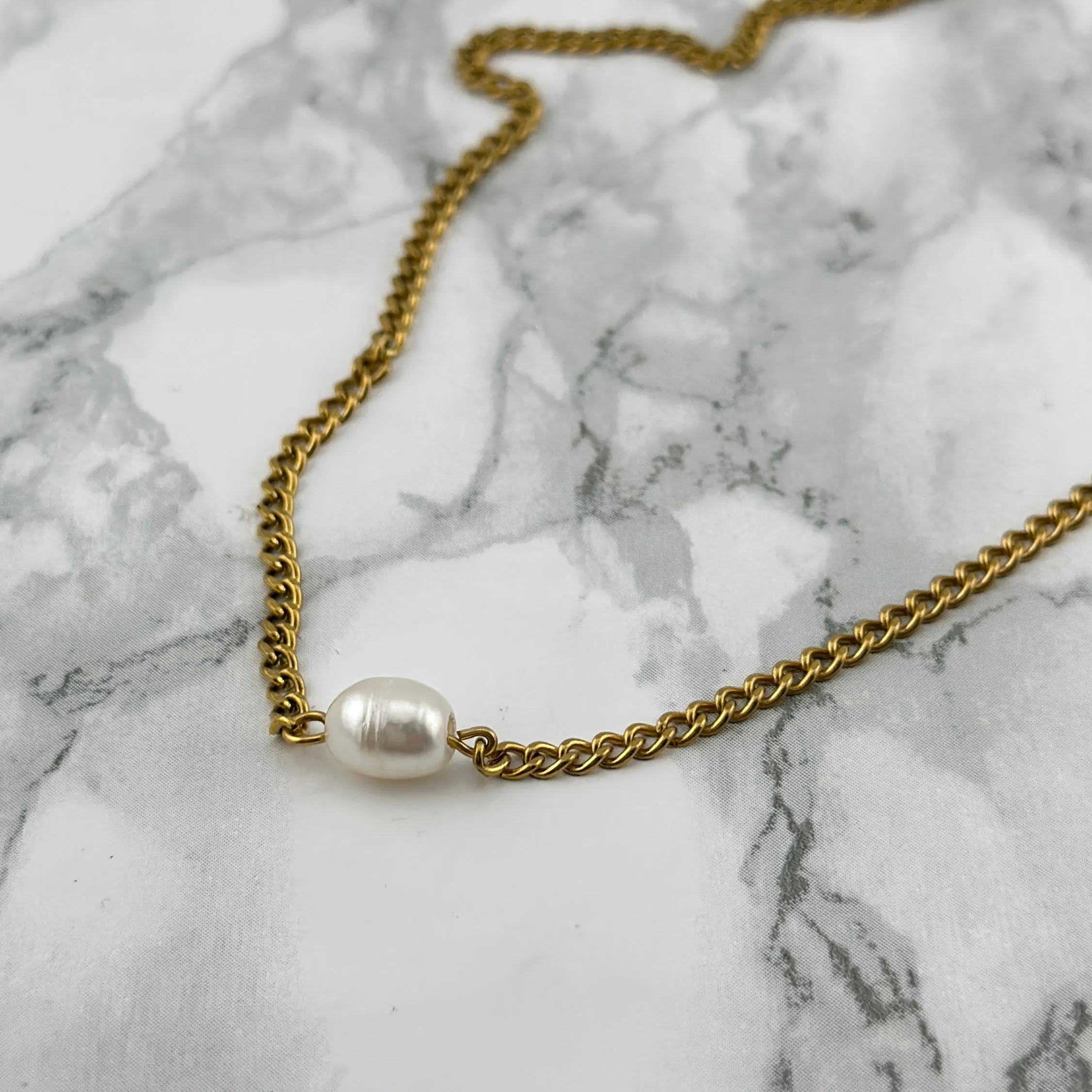 Pearl choker